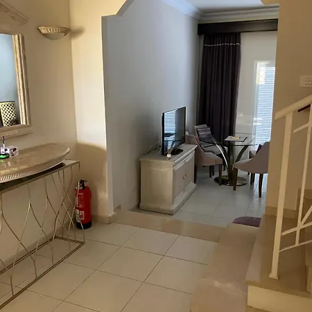 Golf 3 - One Bed Duplex With Pool View